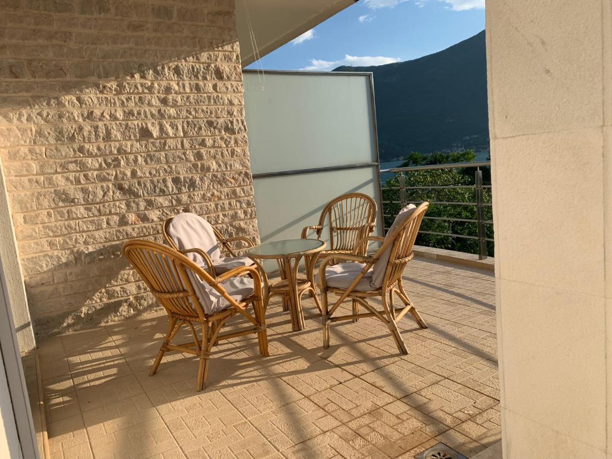 Apartment With Swimmingpool, Seaview And Large Terrace, 1St Floor, Min 2 Persons Dobrota Extérieur photo