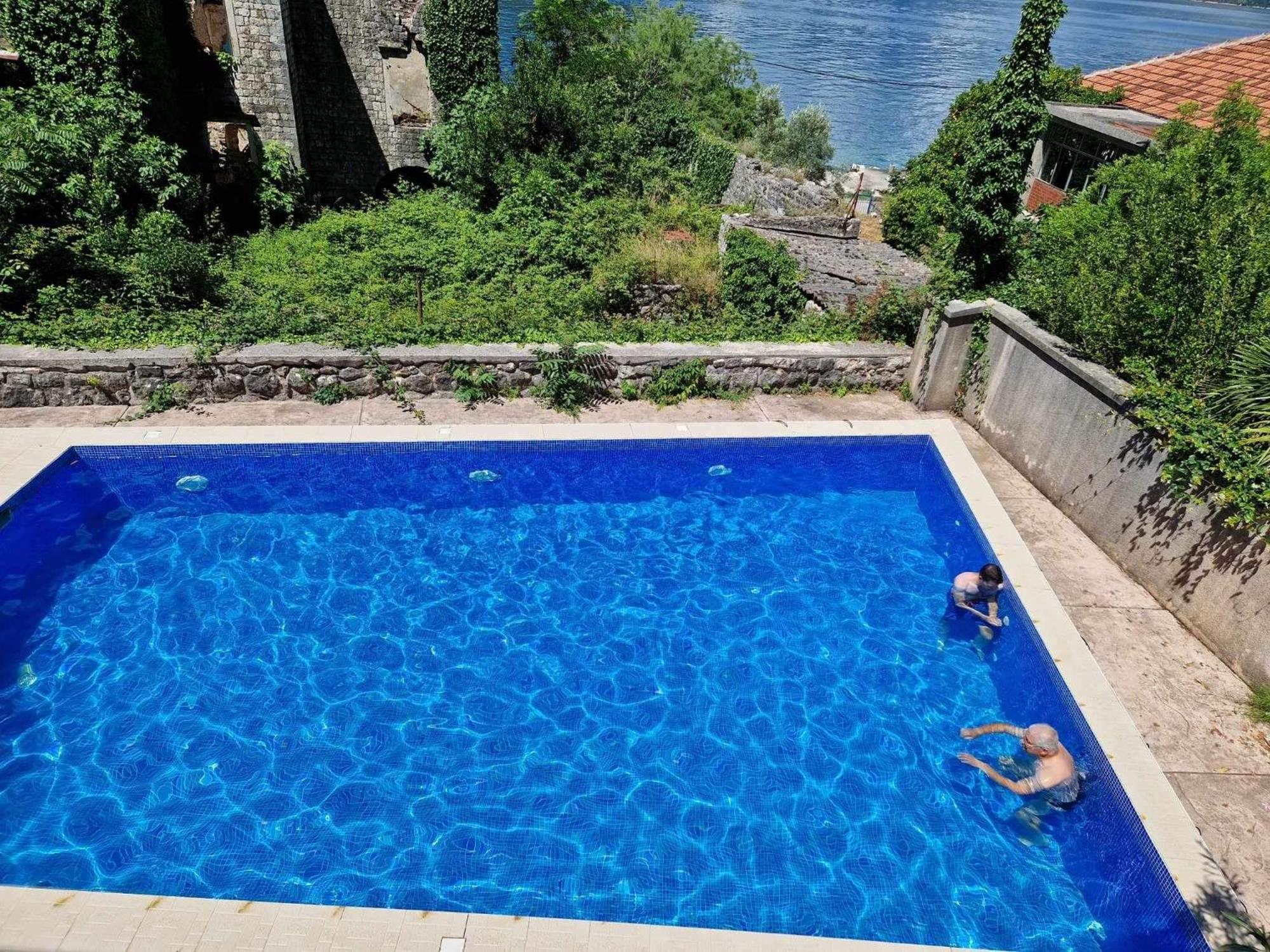 Apartment With Swimmingpool, Seaview And Large Terrace, 1St Floor, Min 2 Persons Dobrota Extérieur photo